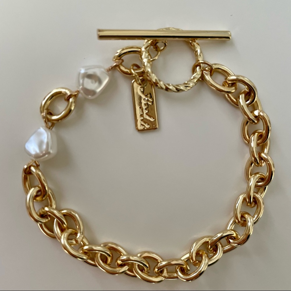 Gold Chain Bracelet with Pearl Accent